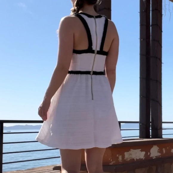 Contrast black and white dress - Picture 1 of 7